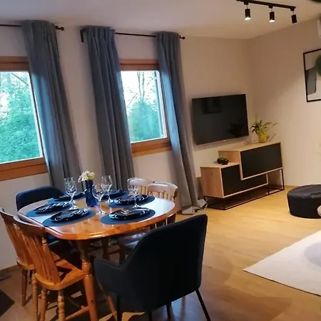 Lana Holiday home Nedescina