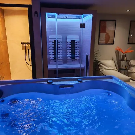 Lana Luxury Pool & Indoor Wellness Casa de Férias