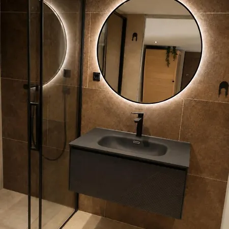 Lana Luxury Pool & Indoor Wellness Holiday home *